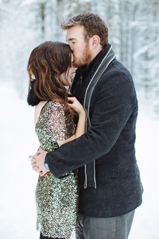 Теплая свадьба: шарф в образе жениха 