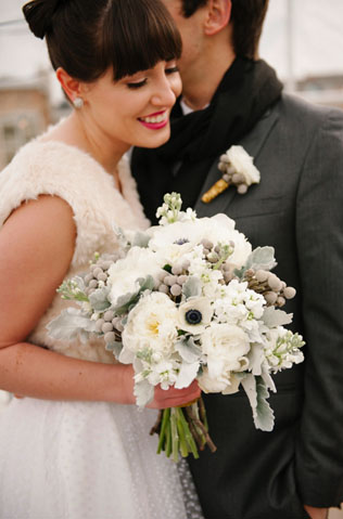 Теплая свадьба: шарф в образе жениха 