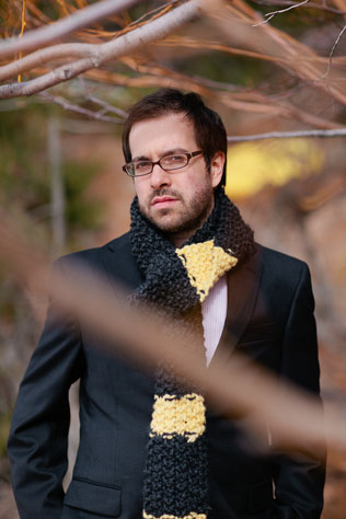 Теплая свадьба: шарф в образе жениха 