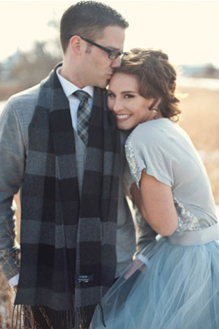 Теплая свадьба: шарф в образе жениха 