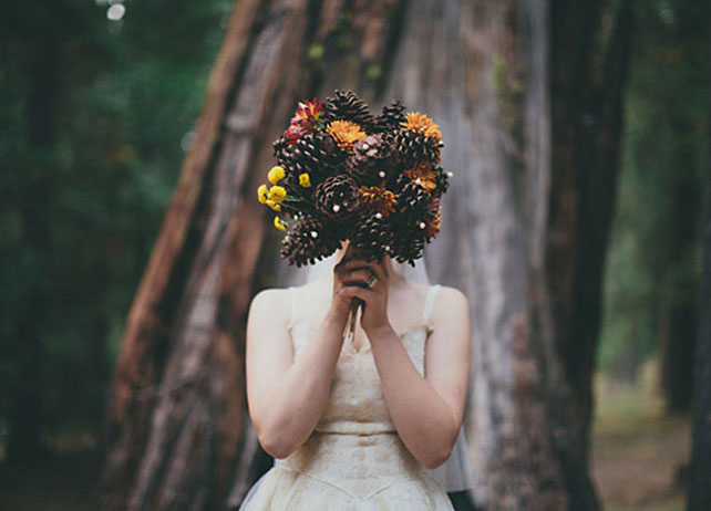 Свадьба в деталях: шишки в зимнем декоре 