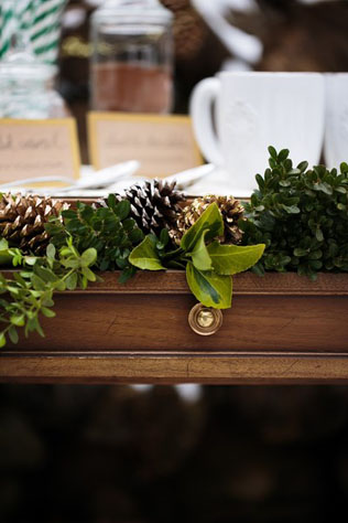 Свадьба в деталях: шишки в зимнем декоре 