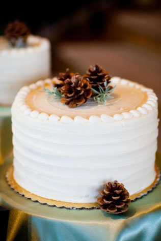 Свадьба в деталях: шишки в зимнем декоре 