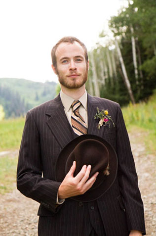 Дело в шляпе: головные уборы для жениха 