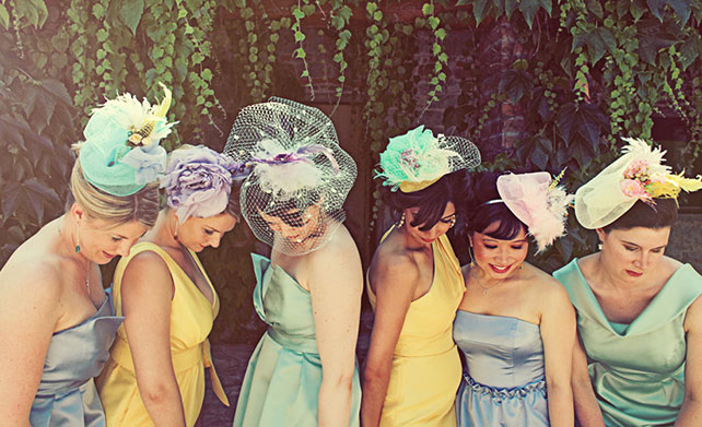 подружки невесты в шляпках