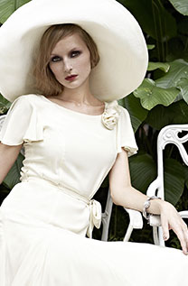 невеста в шляпке