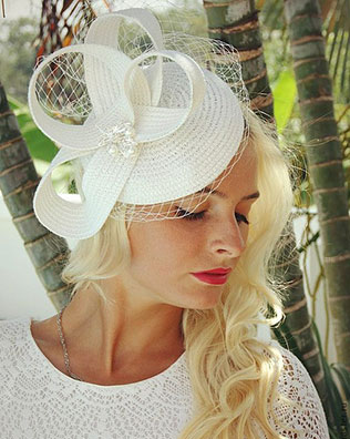 невеста в шляпке