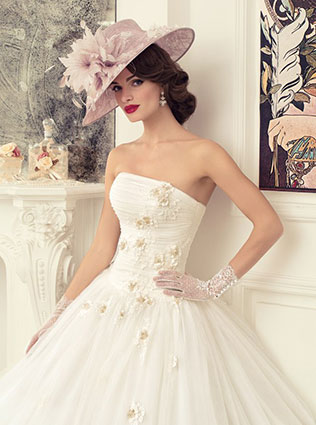 невеста в шляпке