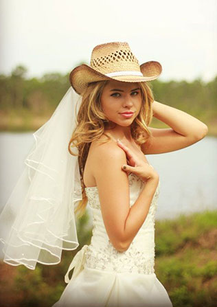невеста в шляпке