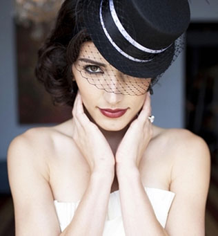 невеста в шляпке