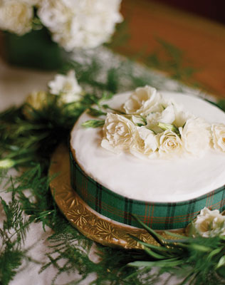 шотландская клетка в декоре свадебного торта