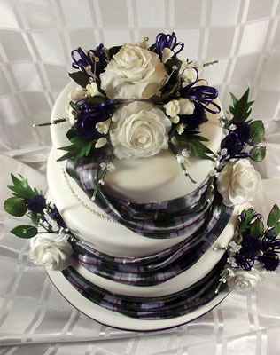 шотландская клетка в декоре свадебного торта