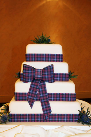 шотландская клетка в декоре свадебного торта