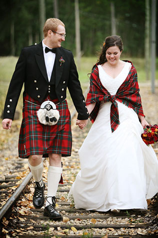 шотландская клетка в декоре свадьбы, образ невесты