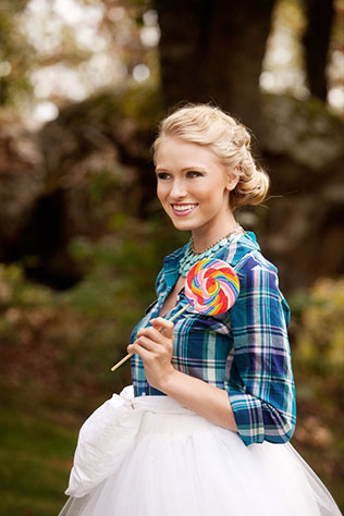 шотландская клетка в декоре свадьбы, образ невесты