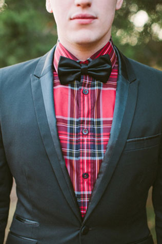 шотландская клетка в декоре свадьбы, рубашка жениха