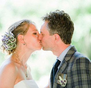 шотландская клетка в декоре свадьбы, образ жениха