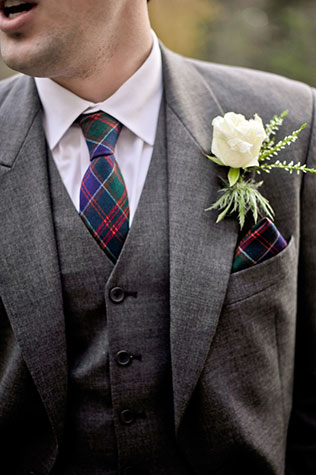 шотландская клетка в декоре свадьбы, галстук жениха