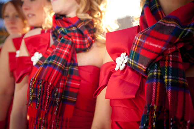 шотландская клетка в декоре свадьбы, образ подружек невесты