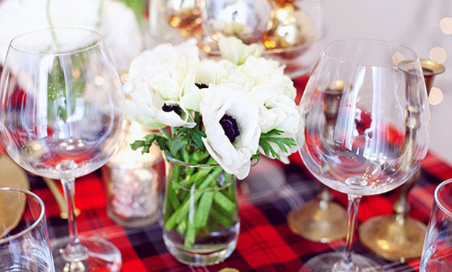 шотландская клетка в декоре свадьбы, клетчатые скатерти