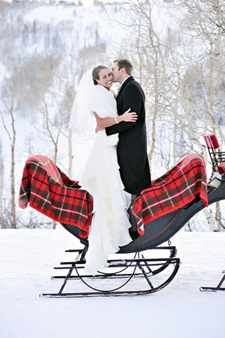 шотландская клетка в декоре свадьбы, клетчатый плед