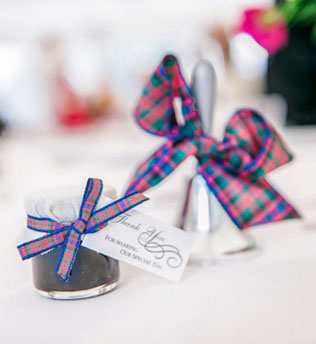 шотландская клетка в декоре свадьбы, бонбоньерки