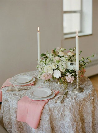 Стильные детали: текстурированные скатерти для свадьбы 