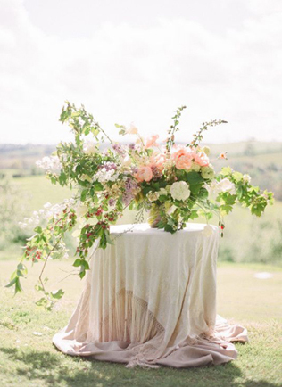 Стильные детали: текстурированные скатерти для свадьбы 