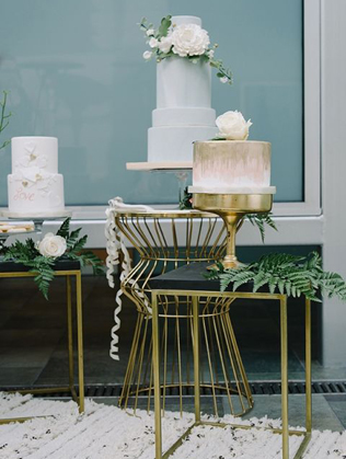 Сладкое трио: вдохновляющие примеры свадебных тортов 