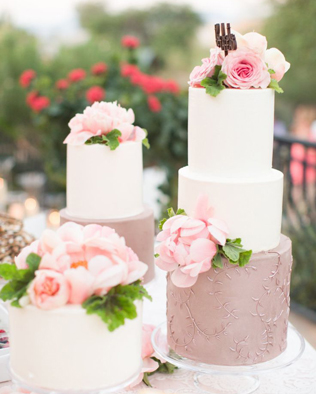 Сладкое трио: вдохновляющие примеры свадебных тортов 