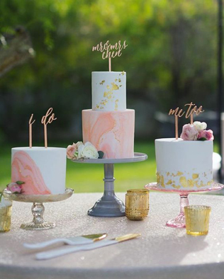 Сладкое трио: вдохновляющие примеры свадебных тортов 