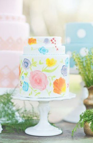 Сладкое трио: вдохновляющие примеры свадебных тортов 