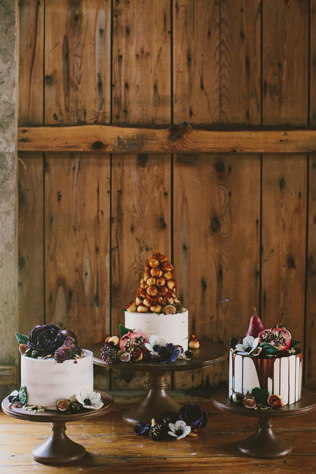 Сладкое трио: вдохновляющие примеры свадебных тортов 