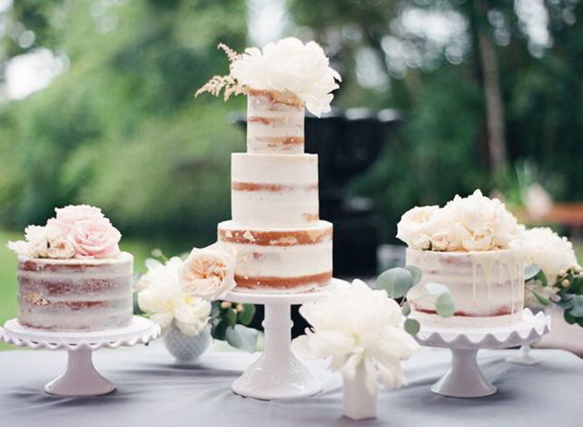 Сладкое трио: вдохновляющие примеры свадебных тортов 