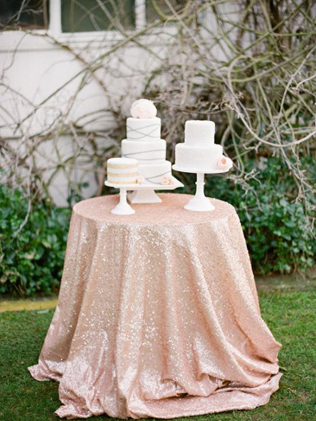 Сладкое трио: вдохновляющие примеры свадебных тортов 