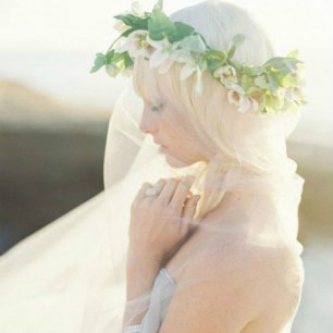 Цветочное вдохновение: сочетаем фату и венок невесты