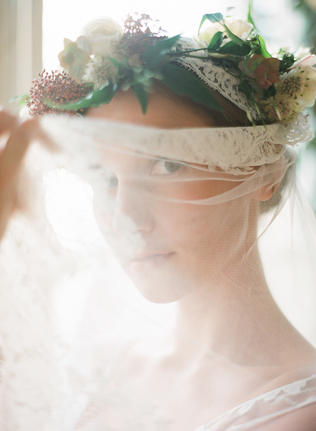 Цветочное вдохновение: сочетаем фату и венок невесты 