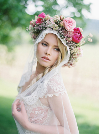 Цветочное вдохновение: сочетаем фату и венок невесты 