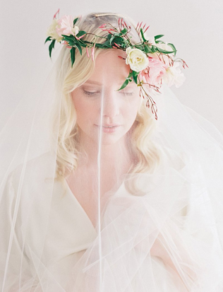 Цветочное вдохновение: сочетаем фату и венок невесты 