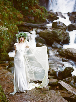 Цветочное вдохновение: сочетаем фату и венок невесты 