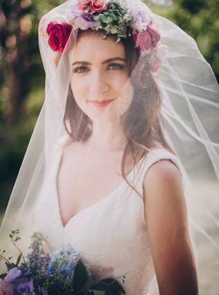 Цветочное вдохновение: сочетаем фату и венок невесты 