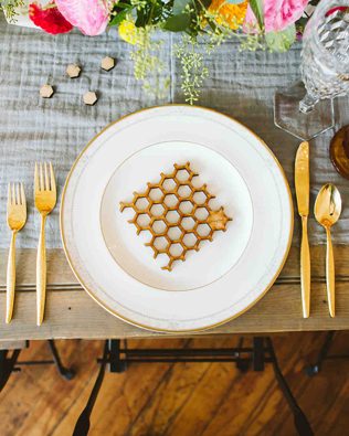 Свадебный тренд: соты и шестиугольники в декоре 