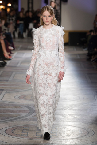 Spring 2018 Couture: 40 платьев, достойных невест 