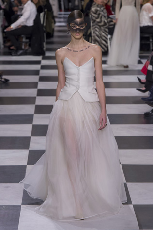 Spring 2018 Couture: 40 платьев, достойных невест 