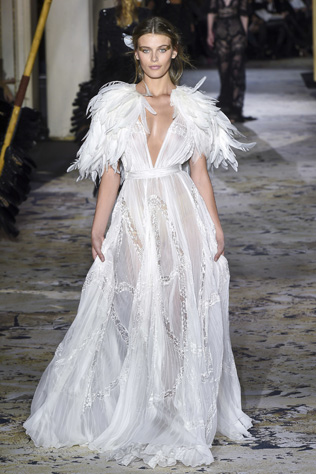 Spring 2018 Couture: 40 платьев, достойных невест 