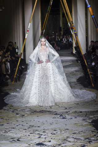 Spring 2018 Couture: 40 платьев, достойных невест 