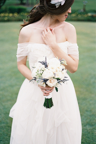 40 элегантных свадебных платьев со спущенными бретелями 