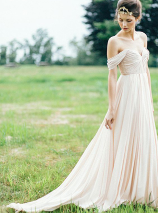 40 элегантных свадебных платьев со спущенными бретелями 