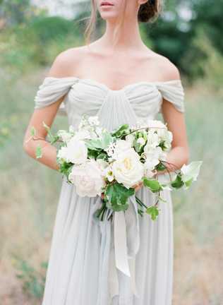 40 элегантных свадебных платьев со спущенными бретелями 