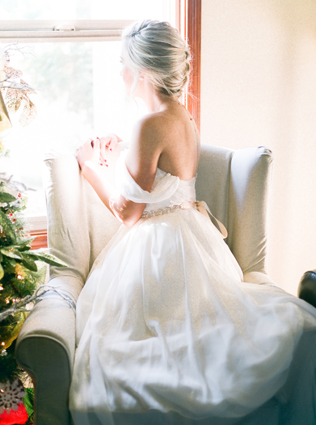 40 элегантных свадебных платьев со спущенными бретелями 